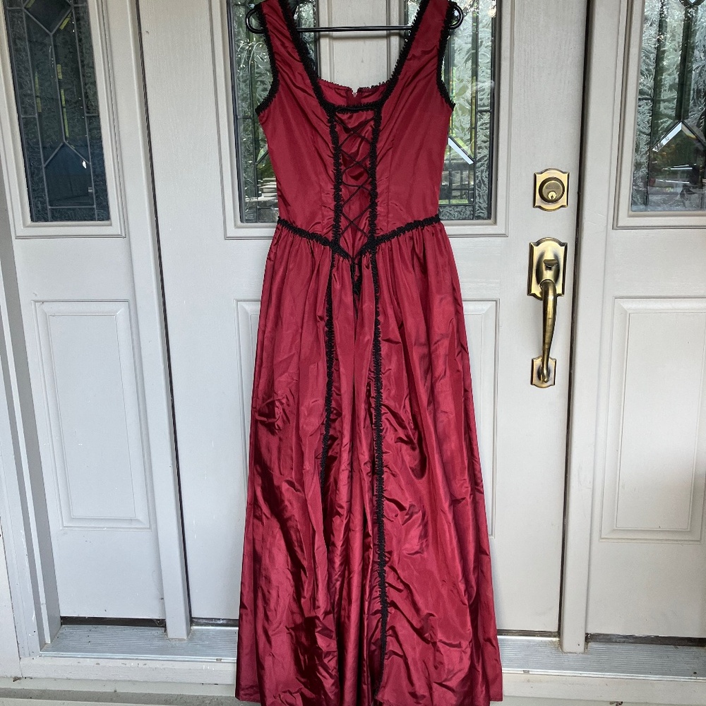 🩸SUBTERRANEA MEDIEVAL BURGUNDY GOTH DRESS TAFFETA WITH BLACK LACING AND TRIM🩸